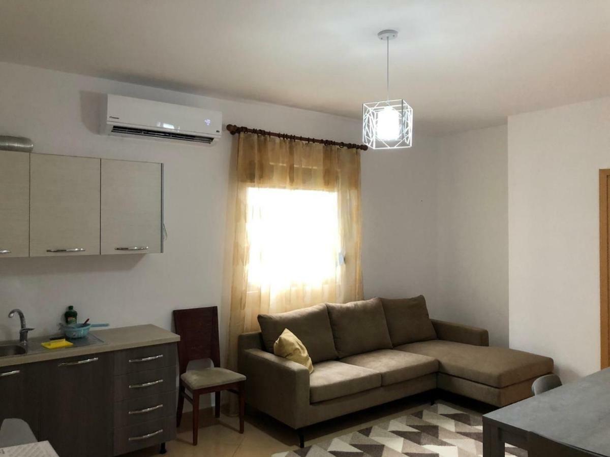 Center Apartment Vlorë Buitenkant foto