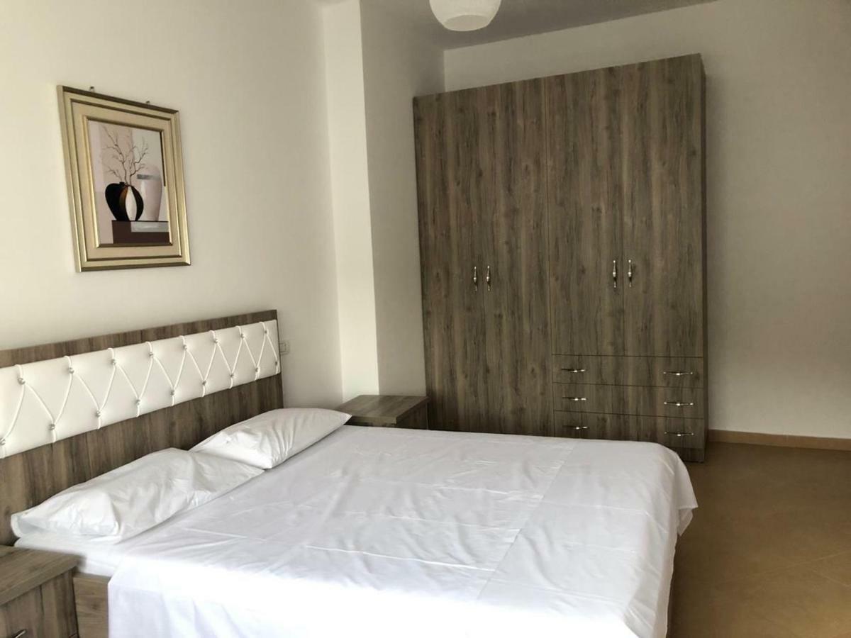 Center Apartment Vlorë Buitenkant foto