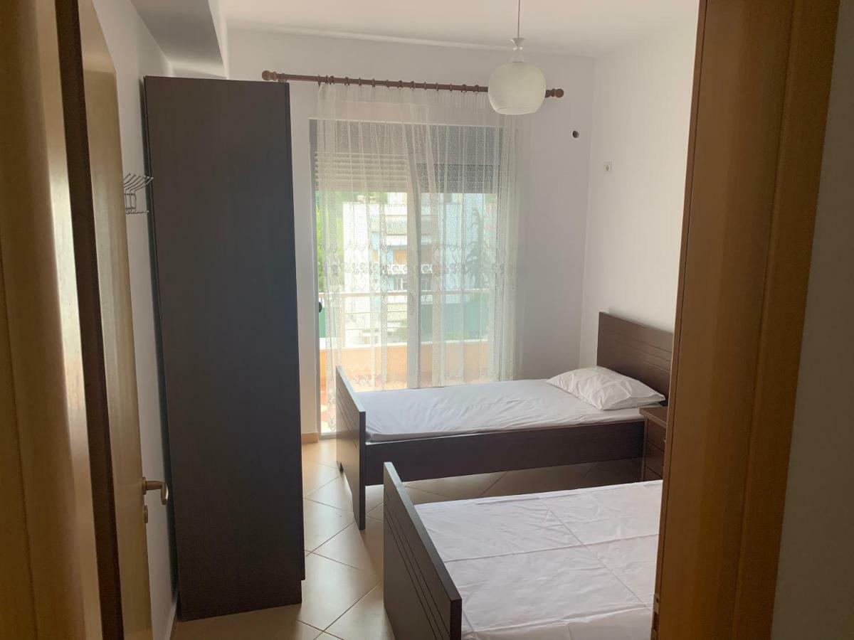 Center Apartment Vlorë Buitenkant foto